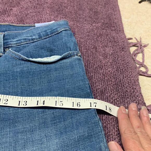 Levi Denim Shorts Sz 29 - Picture 6 of 10